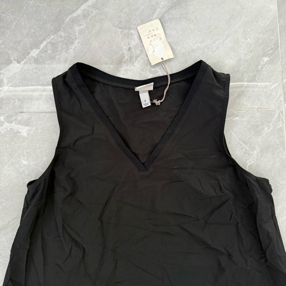 Women’s A New Day Black Basic V-Neck Tank Top Size Medium - Picture 2 of 14